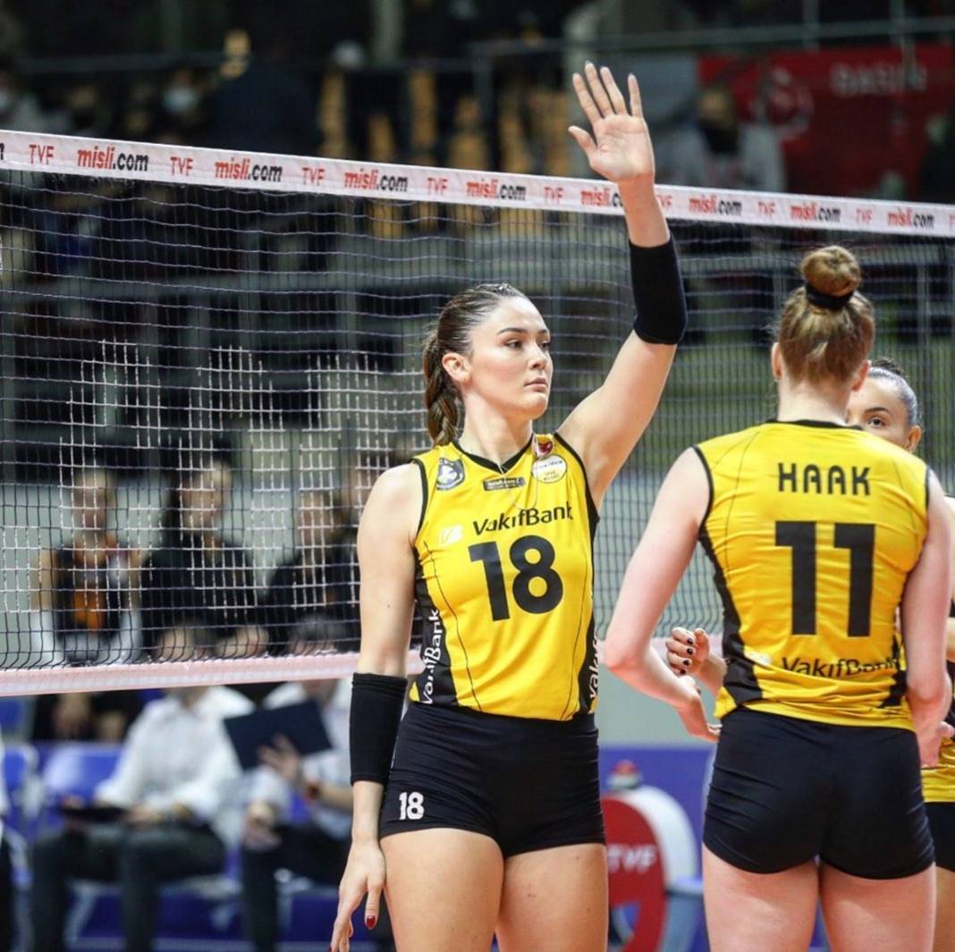 Zehra Güneş dekolteli fotoğraf paylaştı, sosyal medya yıkıldı! Yüz binlerce kez beğenildi, herkesi kendine hayran bıraktı 31